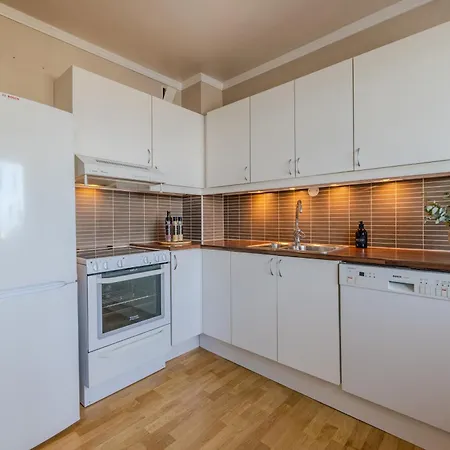 Sea & View With Balcony In Walkable Location Apartment Alesund