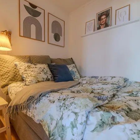 Sea & View With Balcony In Walkable Location