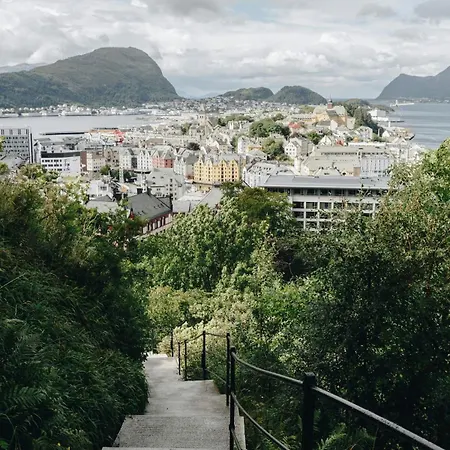 Apartment Sea & View With Balcony In Walkable Location
