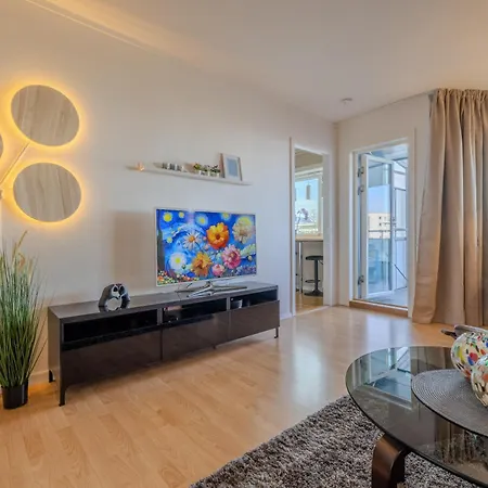 Sea & View With Balcony In Walkable Location * Alesund