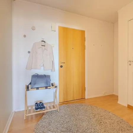 Apartment Sea & View With Balcony In Walkable Location Alesund