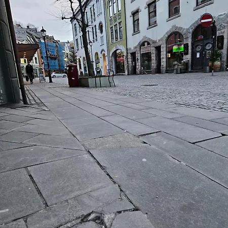 Sea & View With Balcony In Walkable Location Apartment Alesund
